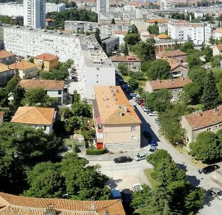 Studio Lanterna 아파트 *